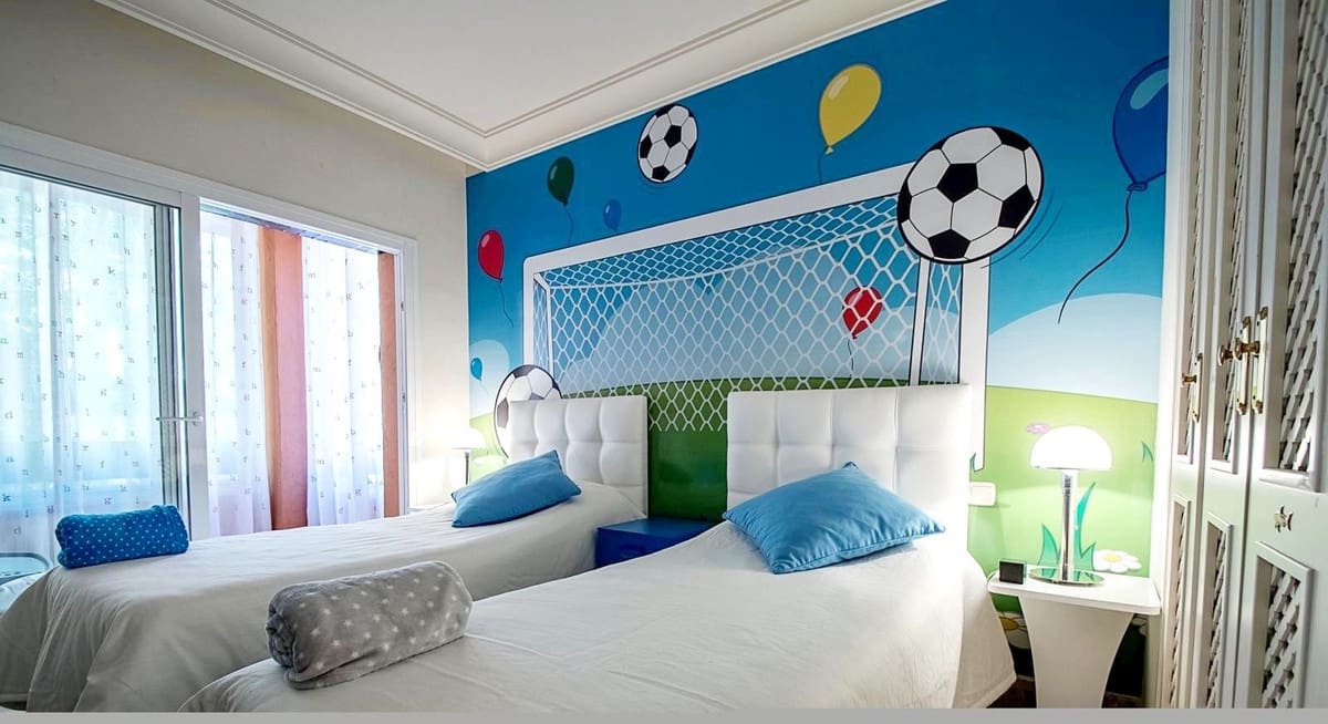 2 soveværelse Lejlighed til salg i Nueva Andalucia med swimmingpool garage - € 590.000 (Ref: 9479968)