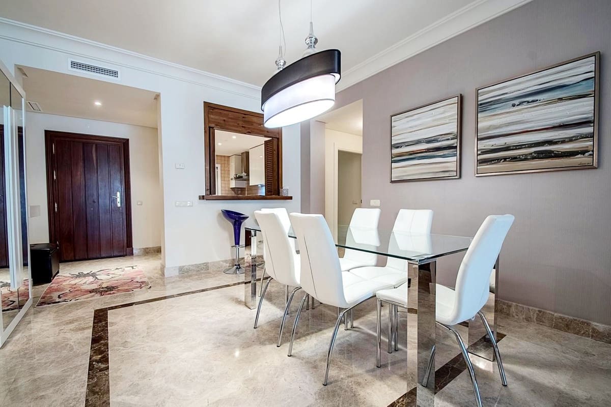 2 soveværelse Lejlighed til salg i Nueva Andalucia med swimmingpool garage - € 590.000 (Ref: 9479968)