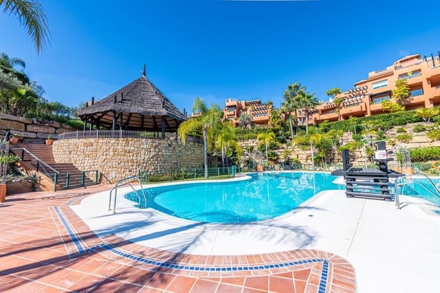 2 soveværelse Lejlighed til salg i La Dama de Noche - La Alzambra, Marbella med swimmingpool garage - € 590.000 (Ref: 9479968)