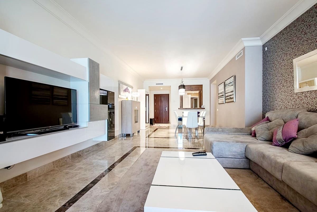 2 soveværelse Lejlighed til salg i Nueva Andalucia med swimmingpool garage - € 590.000 (Ref: 9479968)