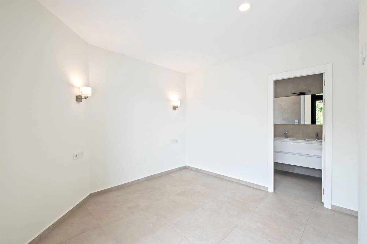 2 bedroom Apartment for sale in Torremolinos with pool garage - € 590,000 (Ref: 9479969)