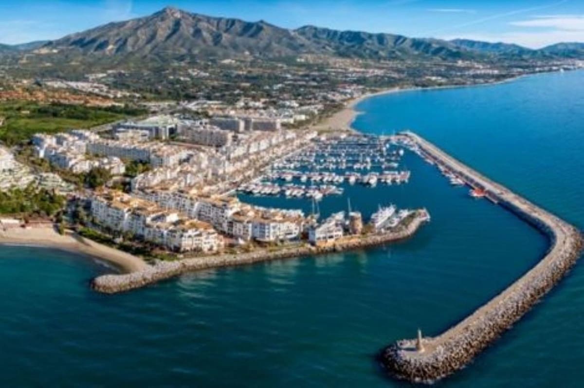 2 bedroom Apartment for sale in Puerto Banus - € 595,000 (Ref: 9479973)