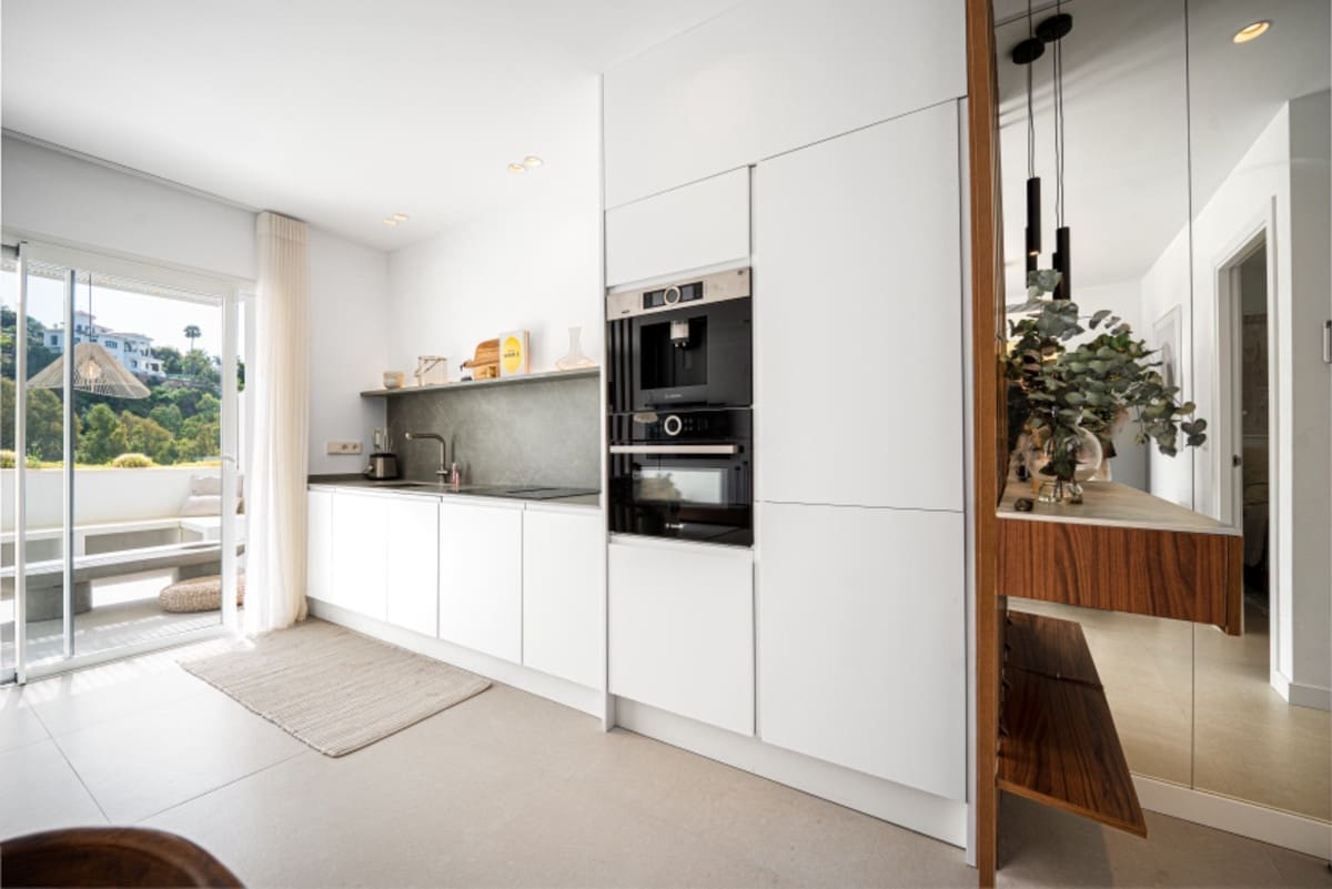 2 bedroom Apartment for sale in Benahavis with pool - € 595,000 (Ref: 9479974)