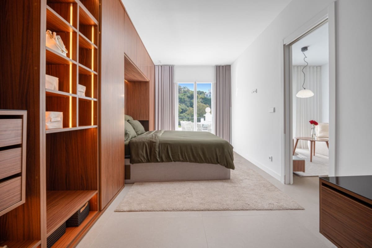 2 bedroom Apartment for sale in Benahavis with pool - € 595,000 (Ref: 9479974)