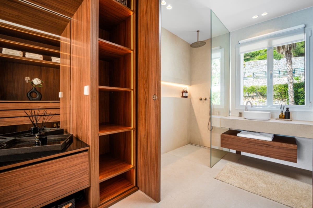 2 bedroom Apartment for sale in Benahavis with pool - € 595,000 (Ref: 9479974)