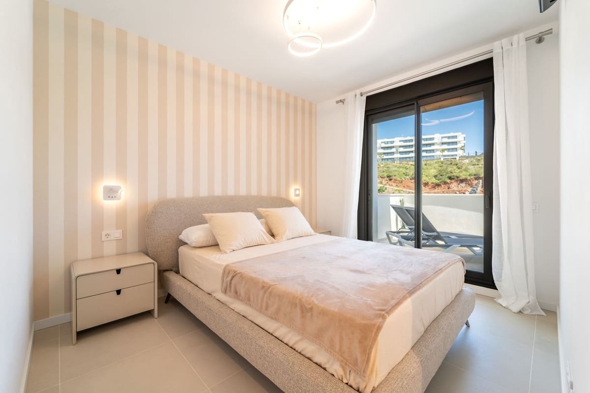 3 bedroom Apartment for sale in Fuengirola with pool - € 595,000 (Ref: 9479975)