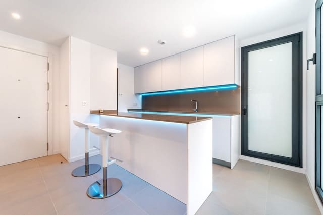 3 bedroom Apartment for sale in Centro ciudad, Fuengirola with pool - € 595,000 (Ref: 9479975)