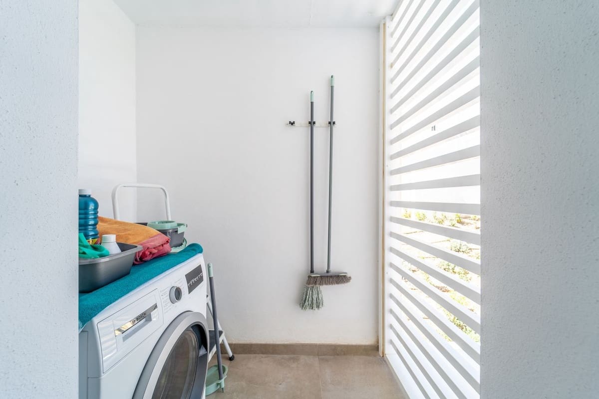 3 bedroom Apartment for sale in Fuengirola with pool - € 595,000 (Ref: 9479975)