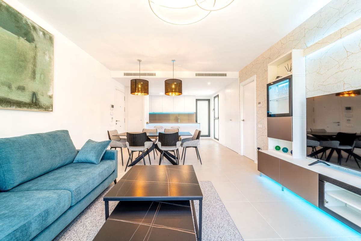 3 bedroom Apartment for sale in Fuengirola with pool - € 595,000 (Ref: 9479975)