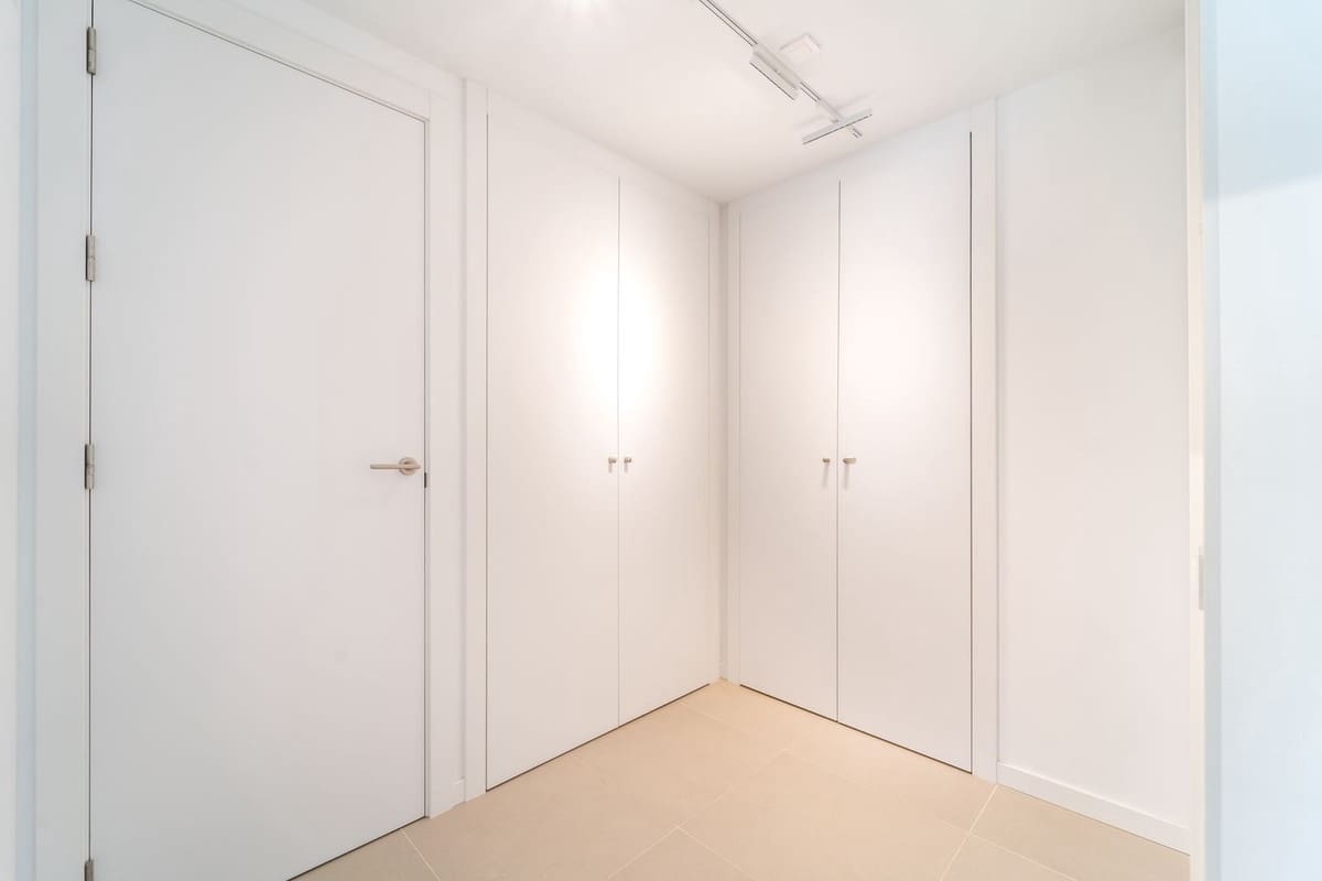 3 bedroom Apartment for sale in Fuengirola with pool - € 595,000 (Ref: 9479975)