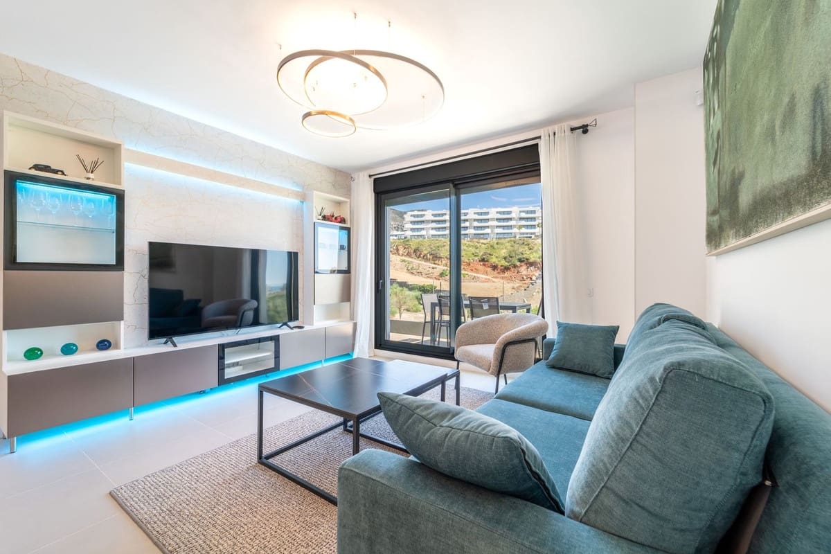3 bedroom Apartment for sale in Fuengirola with pool - € 595,000 (Ref: 9479975)