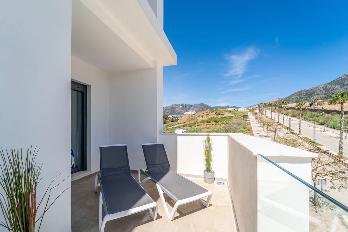 3 bedroom Apartment for sale in Fuengirola with pool - € 595,000 (Ref: 9479975)