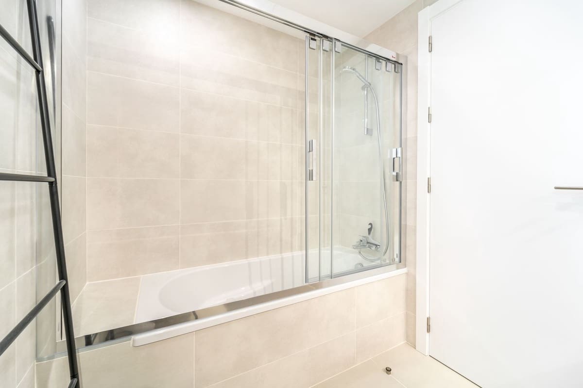 3 bedroom Apartment for sale in Fuengirola with pool - € 595,000 (Ref: 9479975)