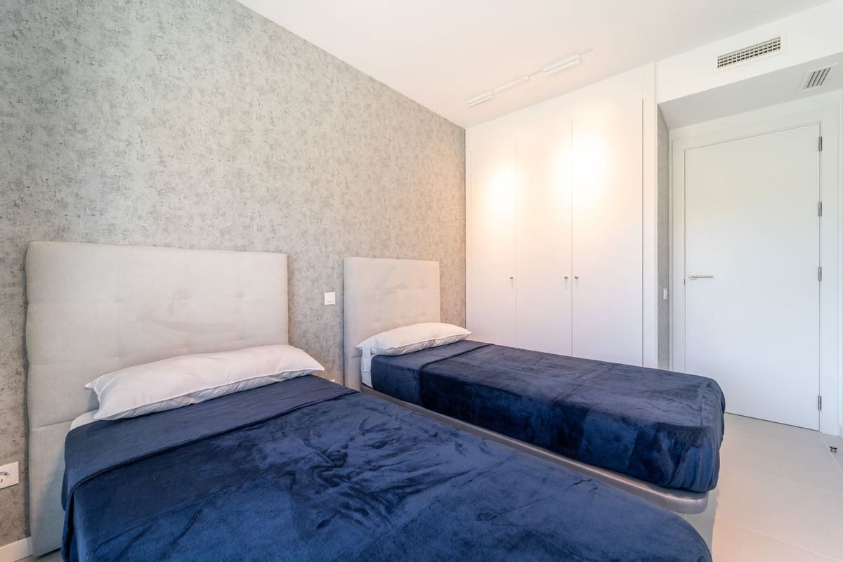 3 bedroom Apartment for sale in Fuengirola with pool - € 595,000 (Ref: 9479975)