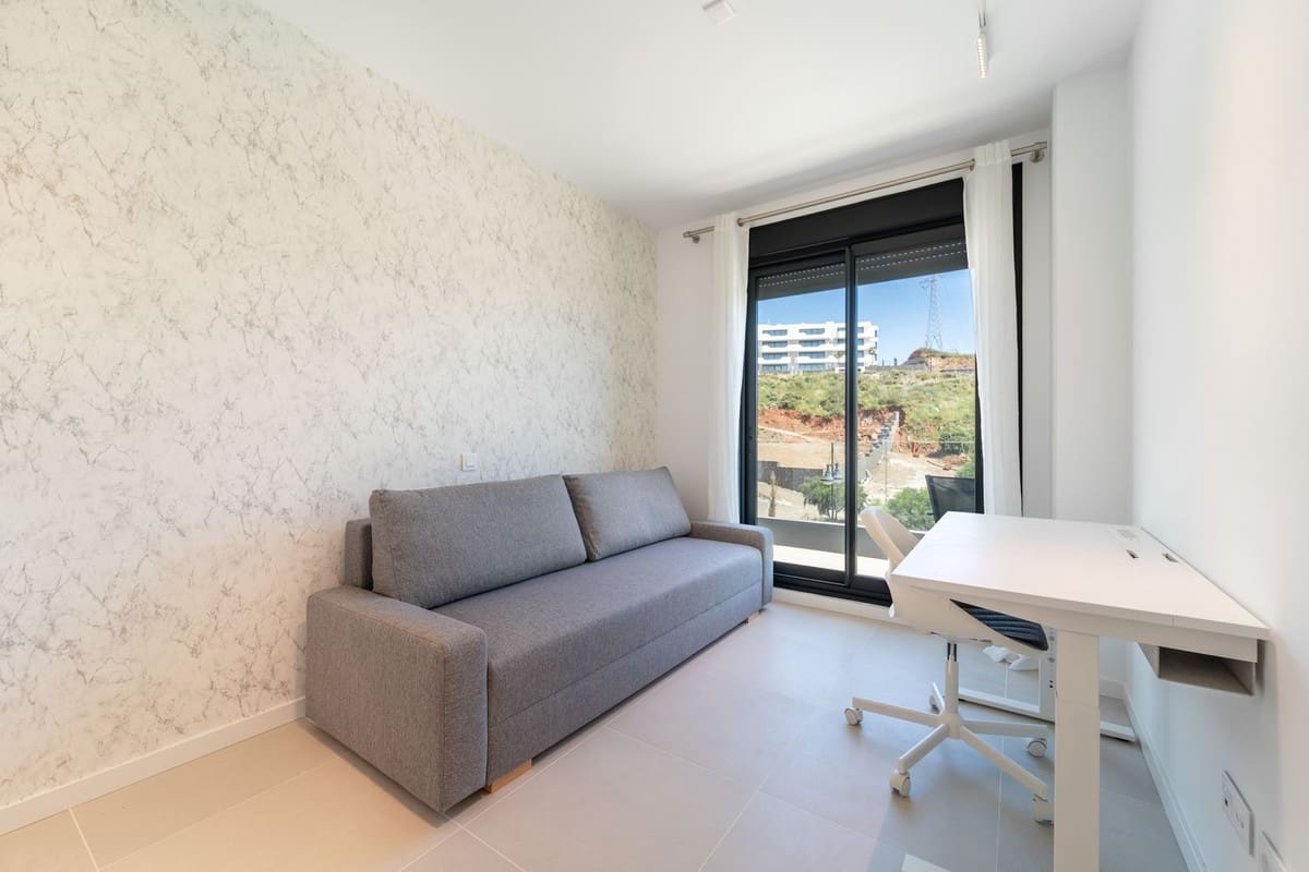 3 bedroom Apartment for sale in Fuengirola with pool - € 595,000 (Ref: 9479975)