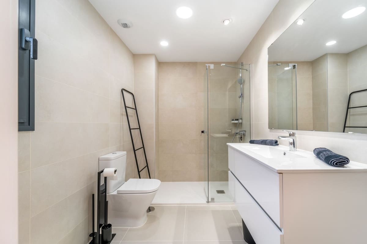 3 bedroom Apartment for sale in Fuengirola with pool - € 595,000 (Ref: 9479975)