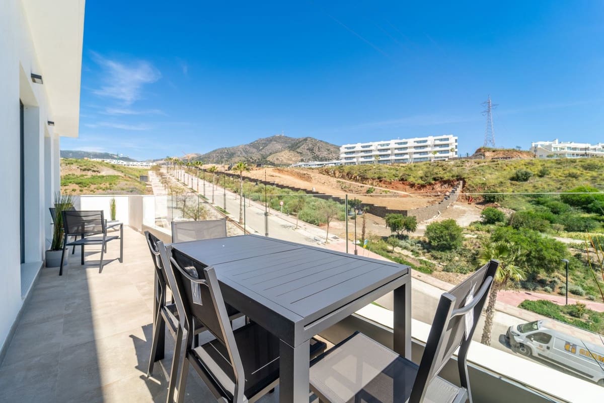 3 bedroom Apartment for sale in Fuengirola with pool - € 595,000 (Ref: 9479975)