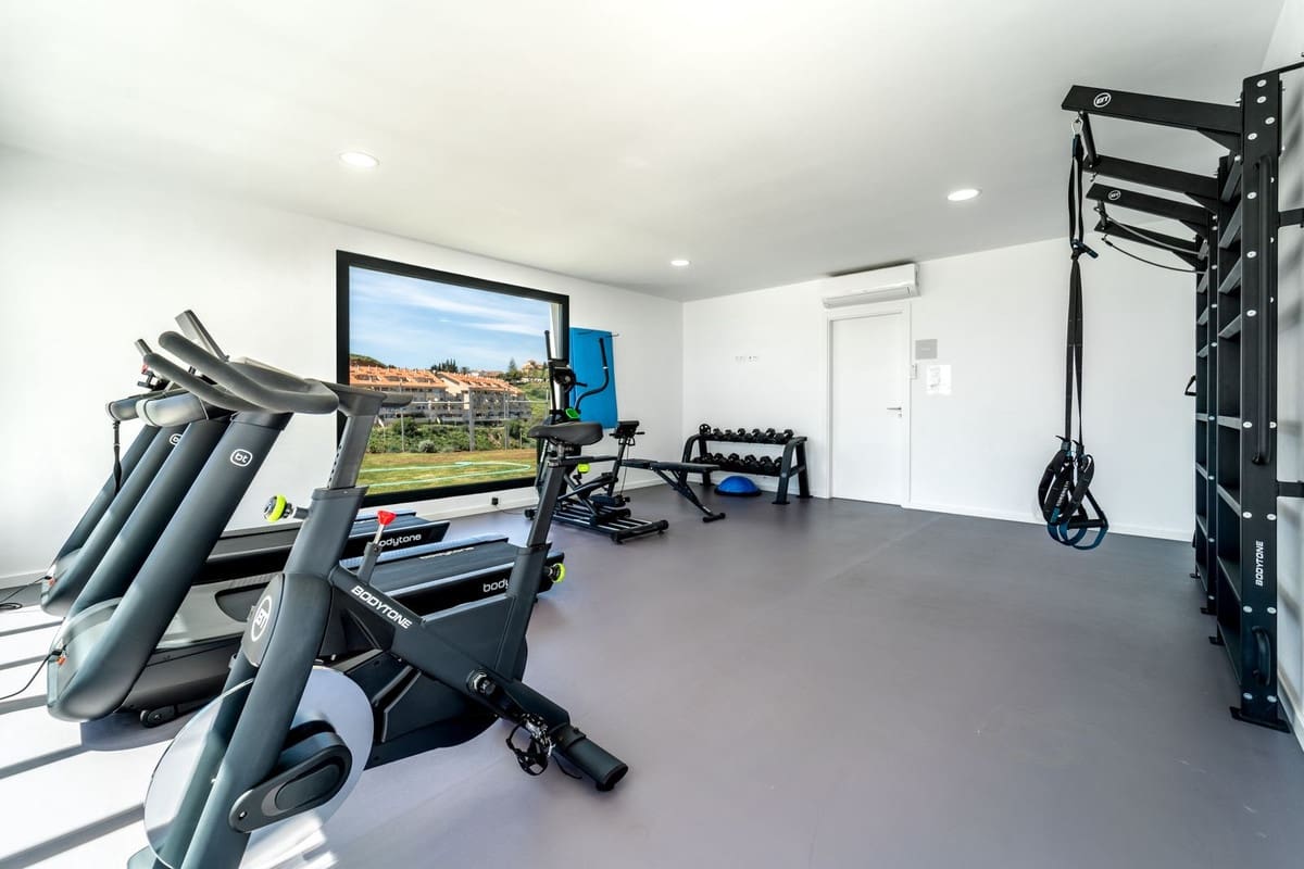 3 bedroom Apartment for sale in Fuengirola with pool - € 595,000 (Ref: 9479975)