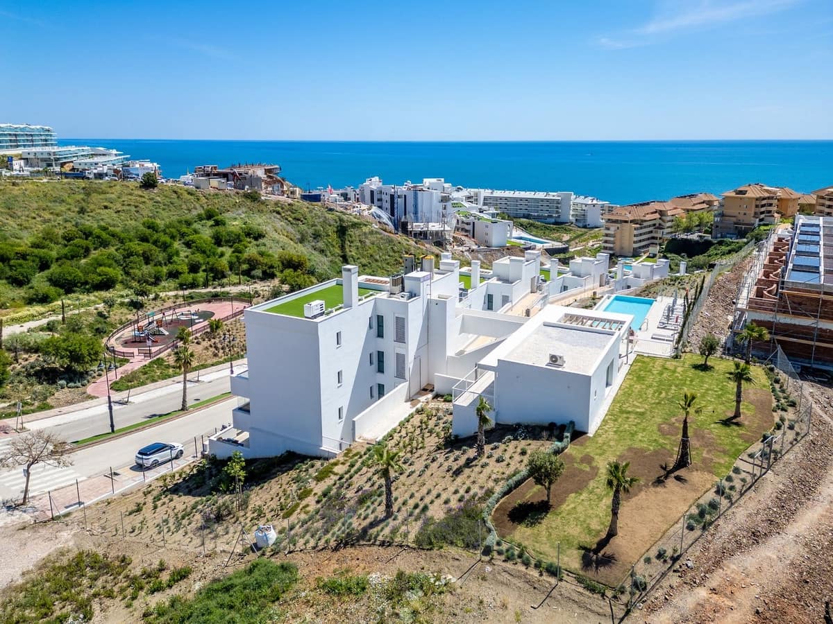 3 bedroom Apartment for sale in Fuengirola with pool - € 595,000 (Ref: 9479975)