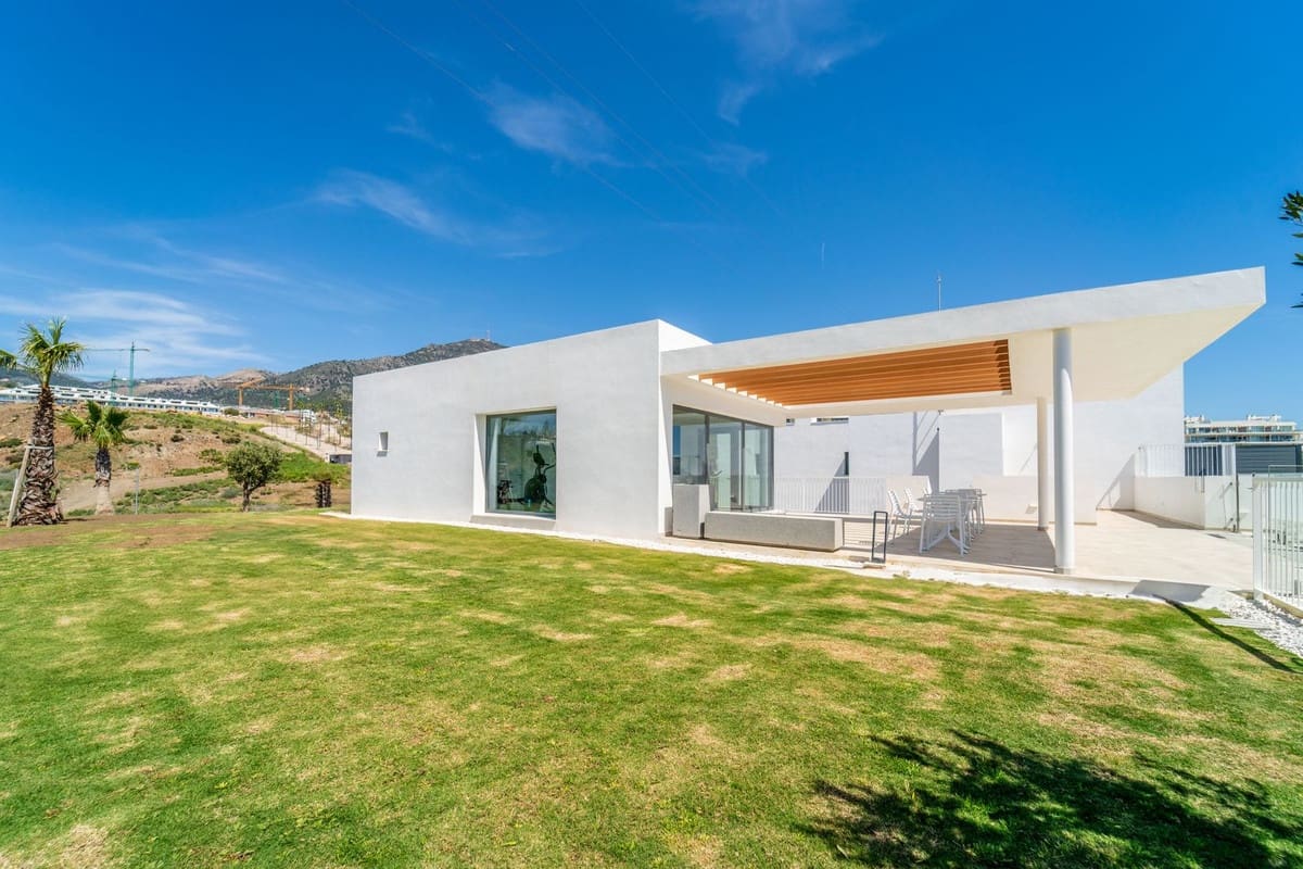 3 bedroom Apartment for sale in Fuengirola with pool - € 595,000 (Ref: 9479975)