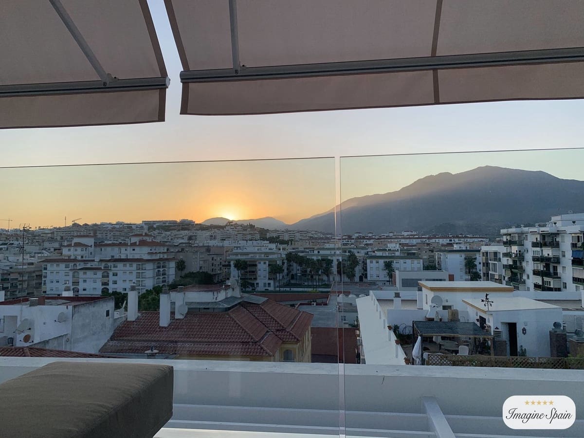 2 makuuhuone Kattohuoneisto myytävänä paikassa Estepona mukana uima-altaan 
autotalli - 595 000 € (Ref: 9479979)