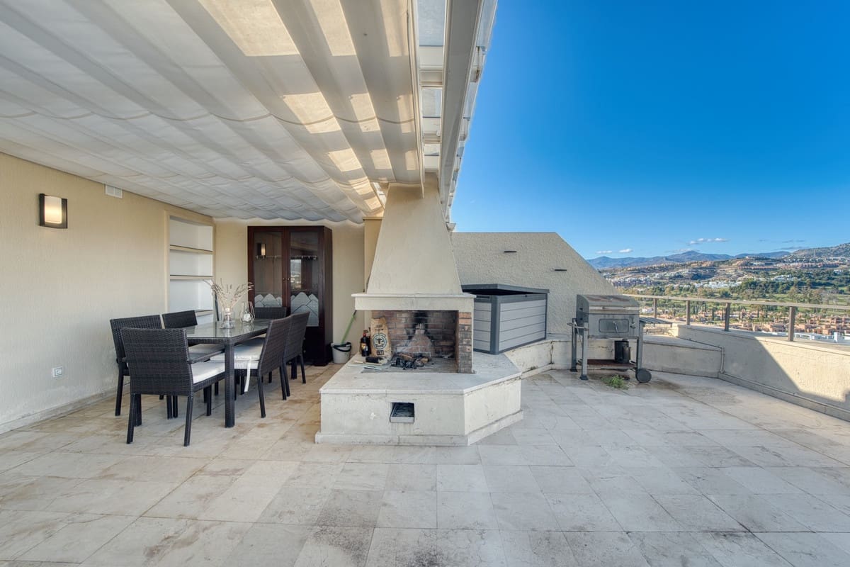 2 makuuhuone Kattohuoneisto myytävänä paikassa Estepona mukana uima-altaan - 595 000 € (Ref: 9479981)