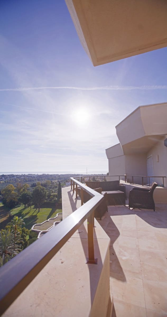 2 makuuhuone Kattohuoneisto myytävänä paikassa Estepona mukana uima-altaan - 595 000 € (Ref: 9479981)