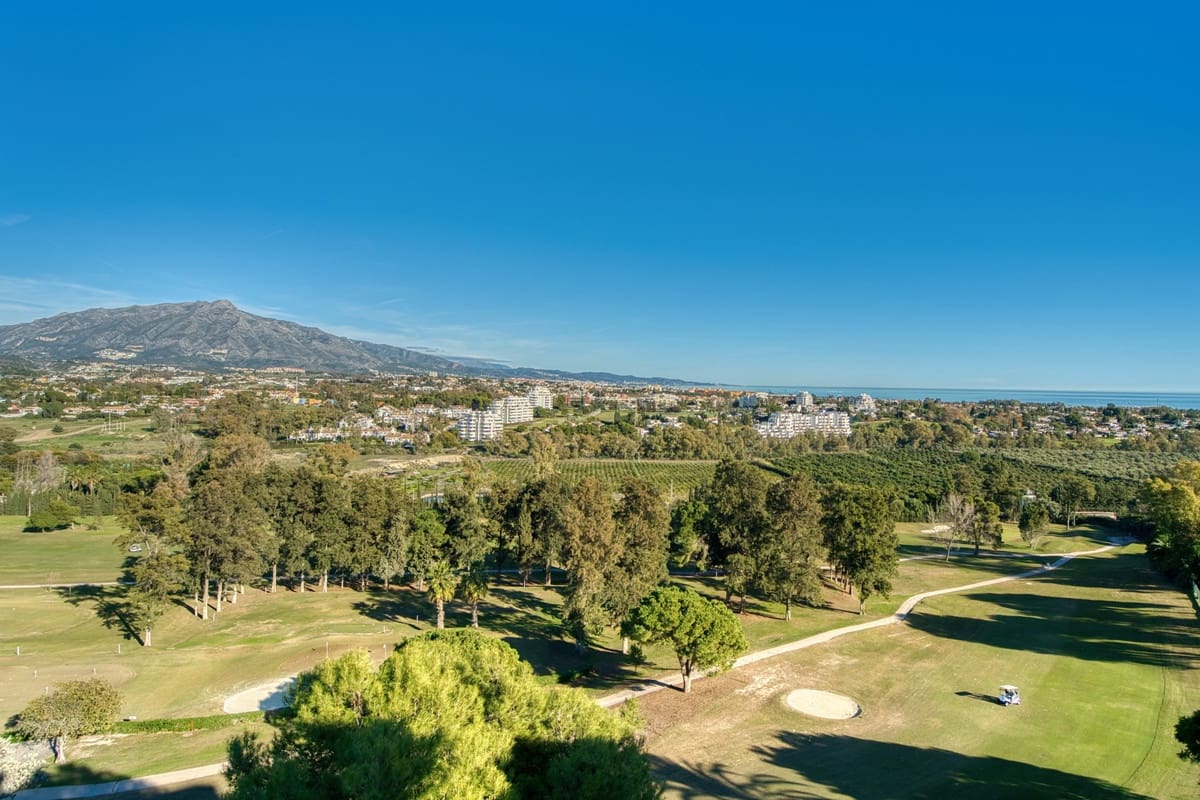 2 makuuhuone Kattohuoneisto myytävänä paikassa Estepona mukana uima-altaan - 595 000 € (Ref: 9479981)