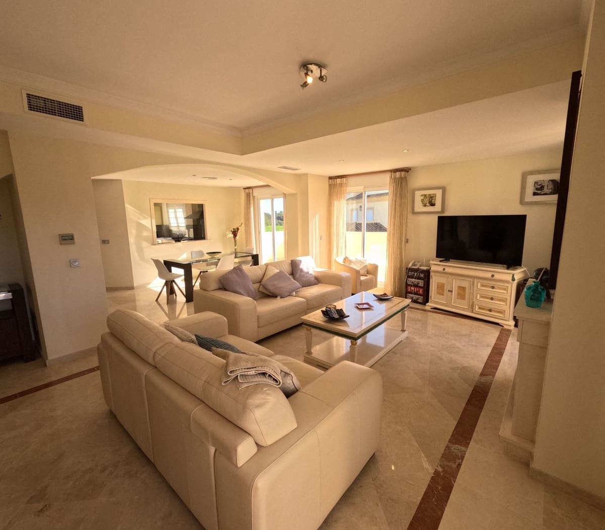 3 soveværelse Penthouse til salg i San Roque med swimmingpool - € 595.000 (Ref: 9479983)