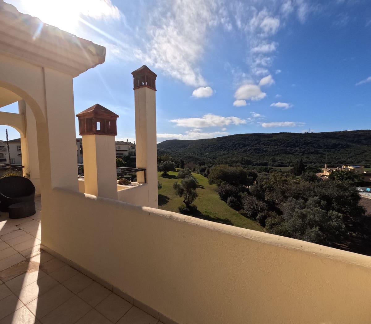 3 soveværelse Penthouse til salg i San Roque med swimmingpool - € 595.000 (Ref: 9479983)