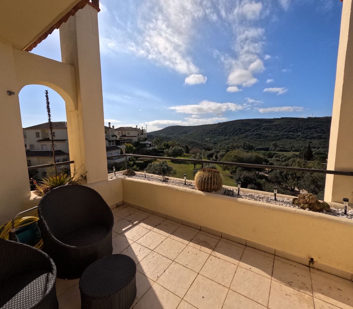3 soveværelse Penthouse til salg i San Roque med swimmingpool - € 595.000 (Ref: 9479983)