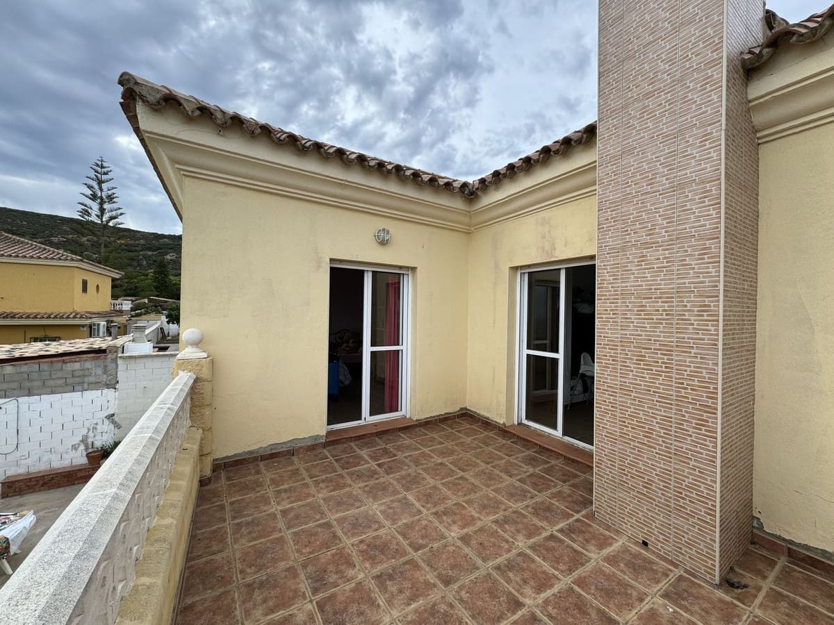 3 bedroom Villa for sale in Sotogrande with pool - € 595,000 (Ref: 9479984)