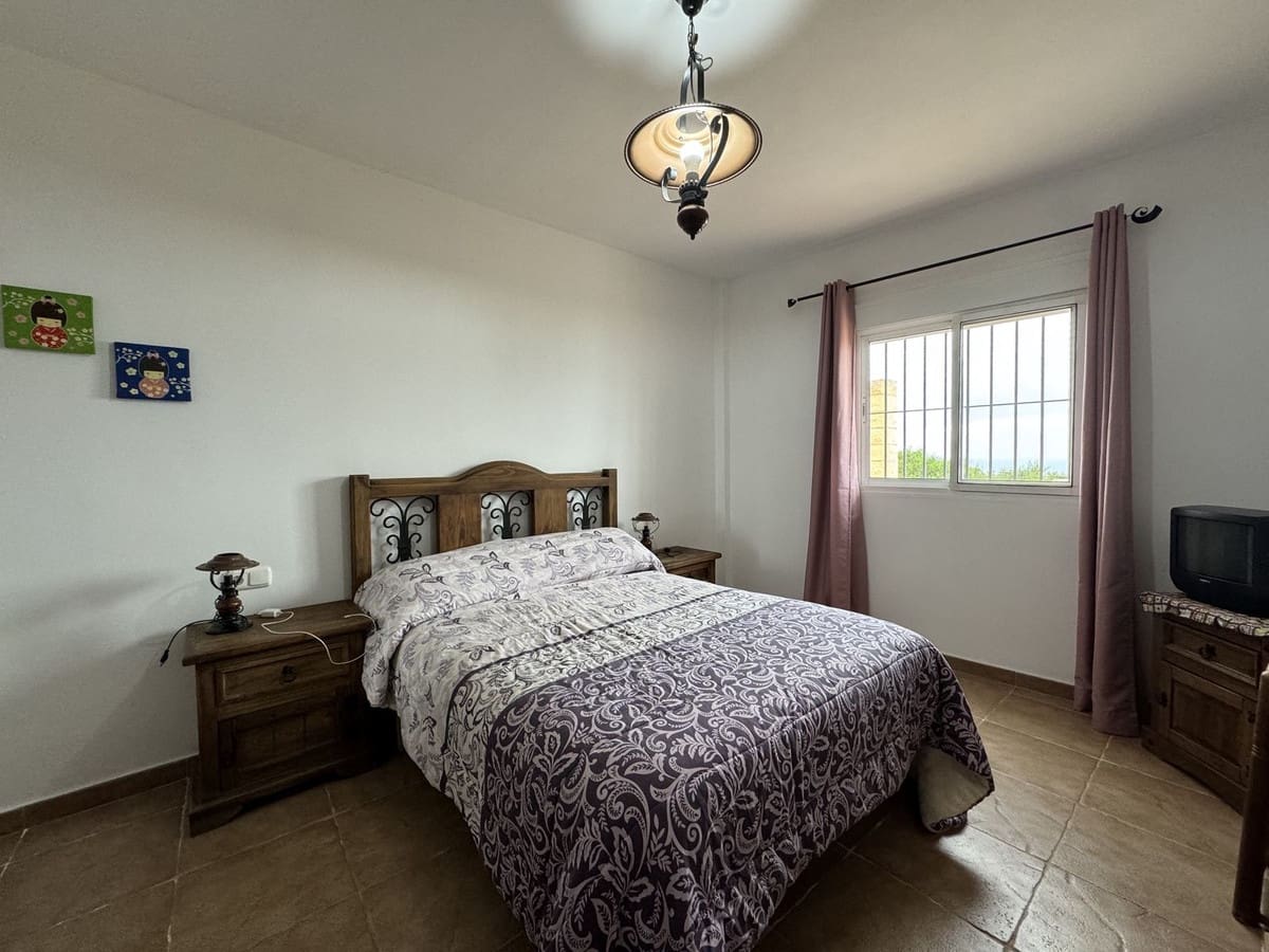 3 bedroom Villa for sale in Sotogrande with pool - € 595,000 (Ref: 9479984)