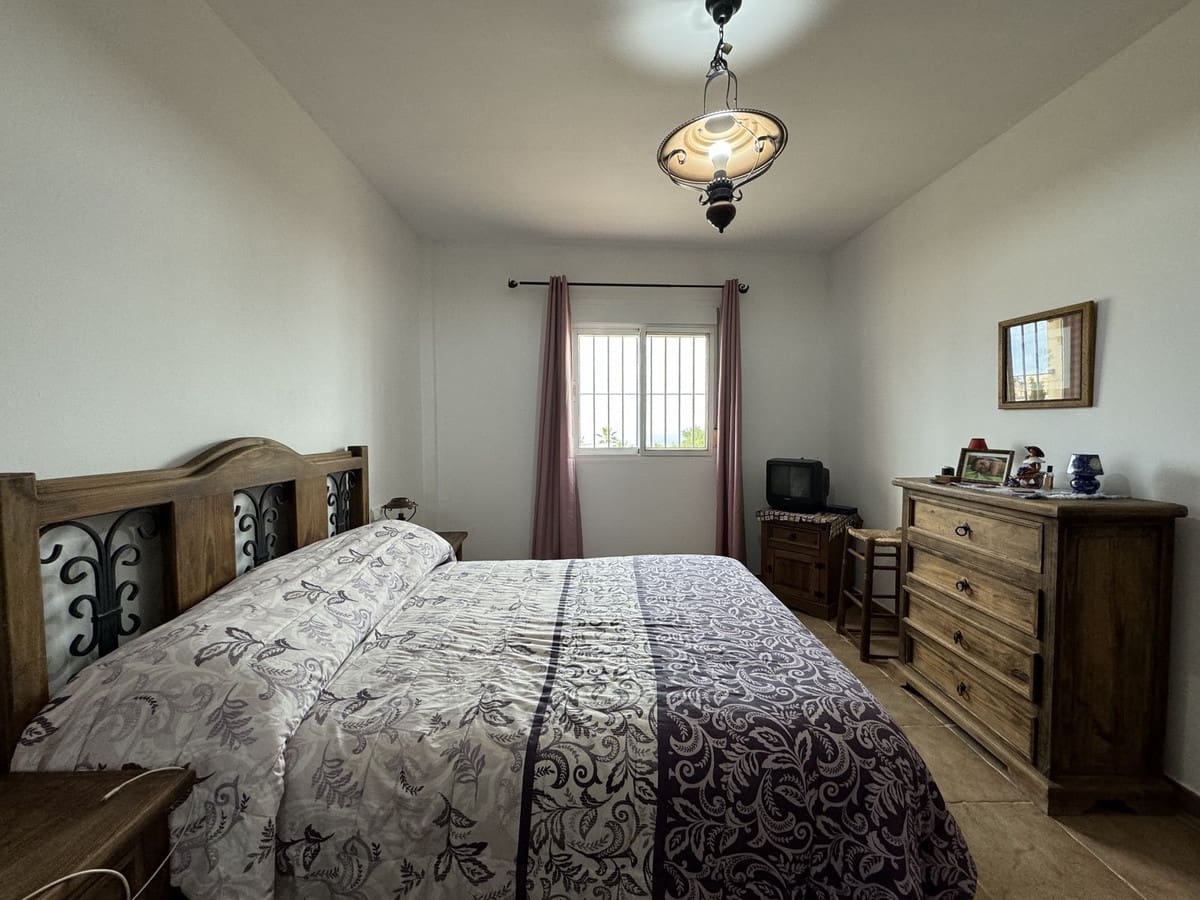 3 bedroom Villa for sale in Sotogrande with pool - € 595,000 (Ref: 9479984)