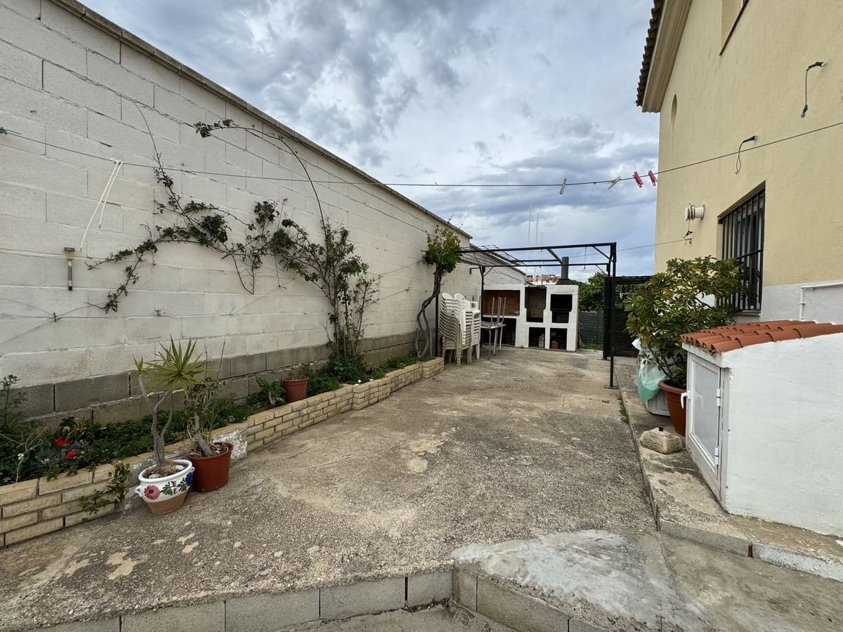 3 bedroom Villa for sale in Sotogrande with pool - € 595,000 (Ref: 9479984)