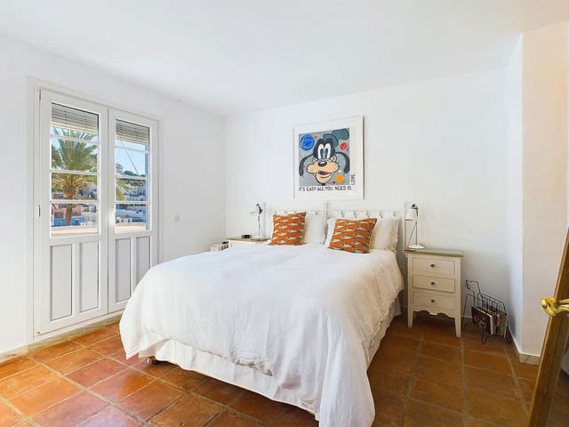 Chalet de 3 habitaciones en La Heredia, Benahavís en venta con piscina - 595.000 € (Ref: 9479985)