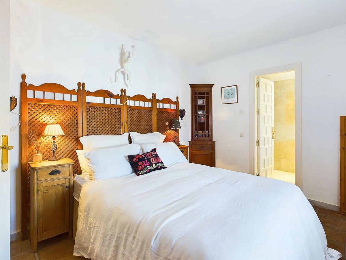 Chalet de 3 habitaciones en La Heredia en venta con piscina - 595.000 € (Ref: 9479985)