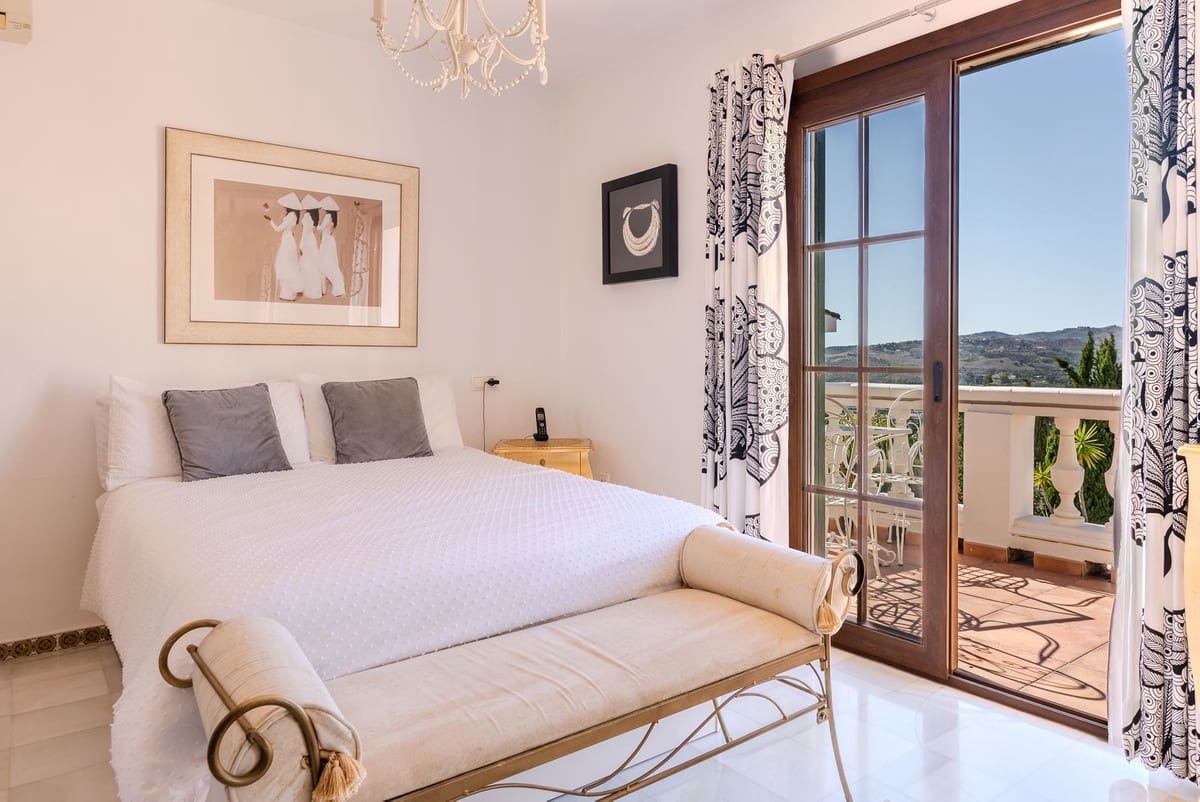 3 soveværelse Semi-Rækkehus til salg i Mijas Golf med swimmingpool - € 595.000 (Ref: 9479986)