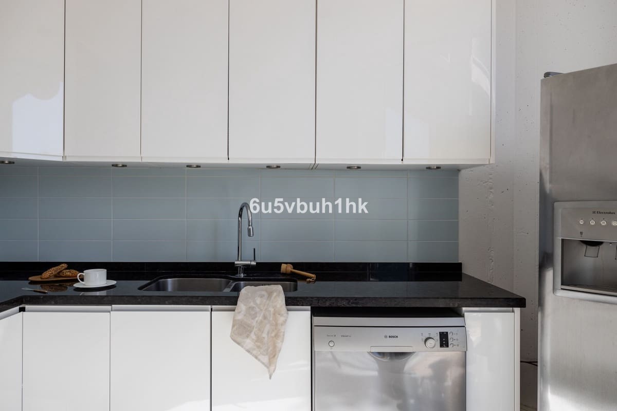 4 soveværelse Semi-Rækkehus til salg i Fuengirola med swimmingpool garage - € 595.000 (Ref: 9479987)