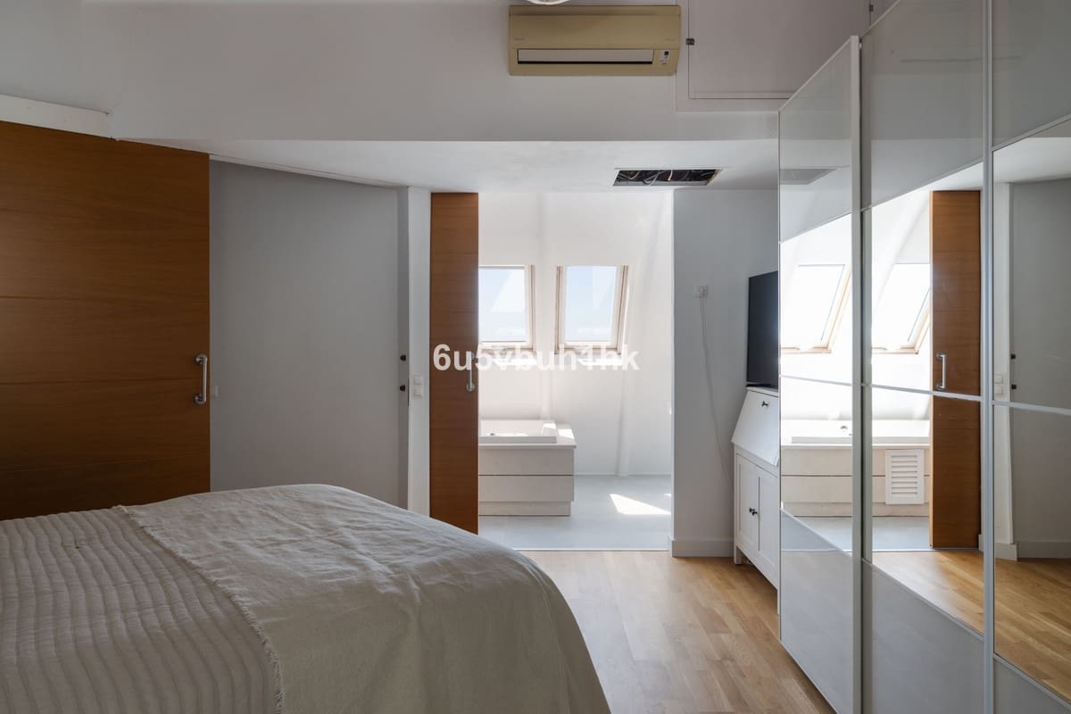 4 soveværelse Semi-Rækkehus til salg i Fuengirola med swimmingpool garage - € 595.000 (Ref: 9479987)