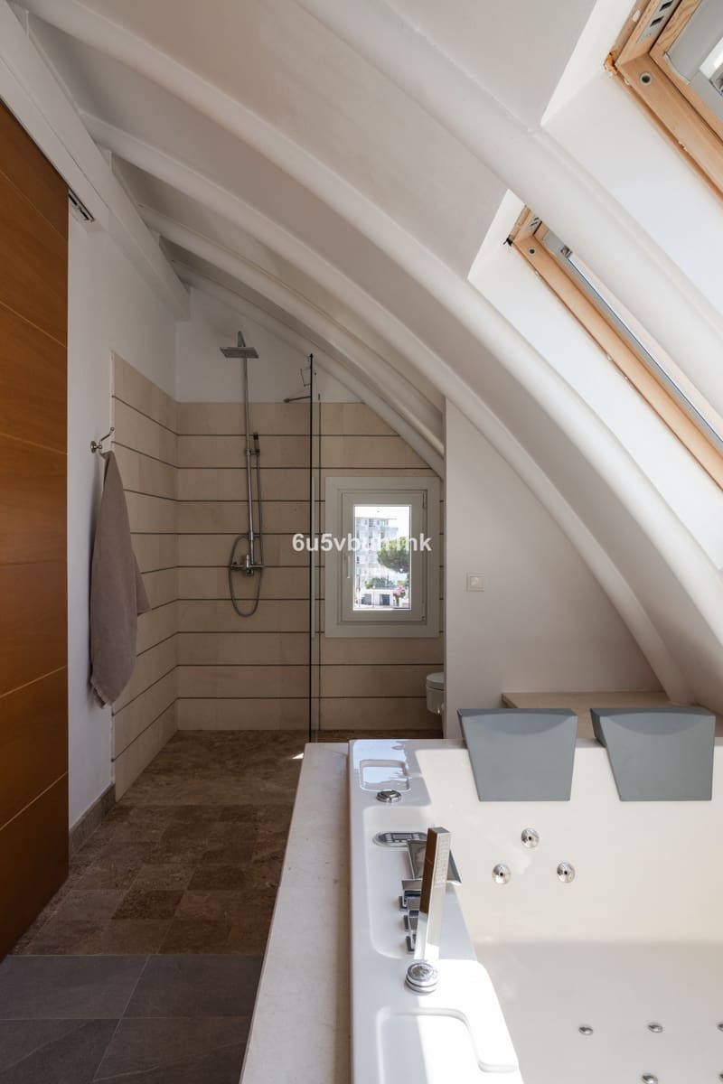 4 soveværelse Semi-Rækkehus til salg i Fuengirola med swimmingpool garage - € 595.000 (Ref: 9479987)