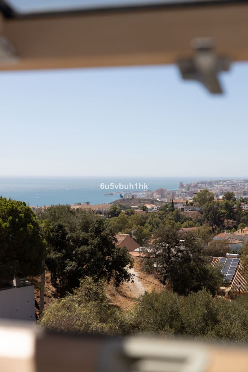 4 soveværelse Semi-Rækkehus til salg i Fuengirola med swimmingpool garage - € 595.000 (Ref: 9479987)