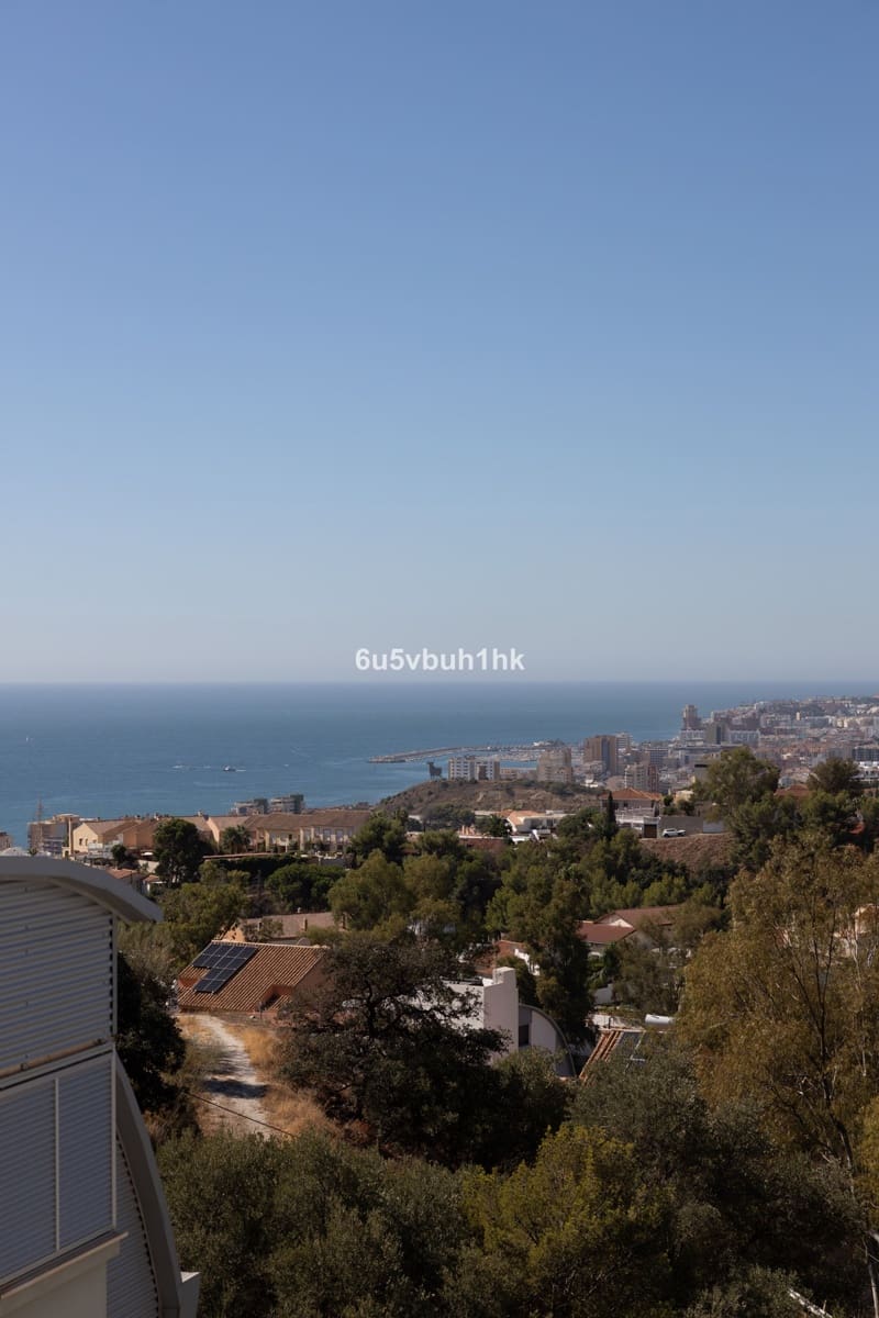 4 soveværelse Semi-Rækkehus til salg i Fuengirola med swimmingpool garage - € 595.000 (Ref: 9479987)