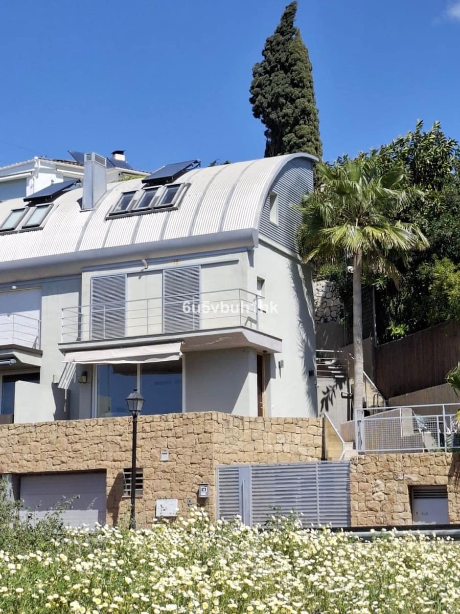 4 soveværelse Semi-Rækkehus til salg i Fuengirola med swimmingpool garage - € 595.000 (Ref: 9479987)