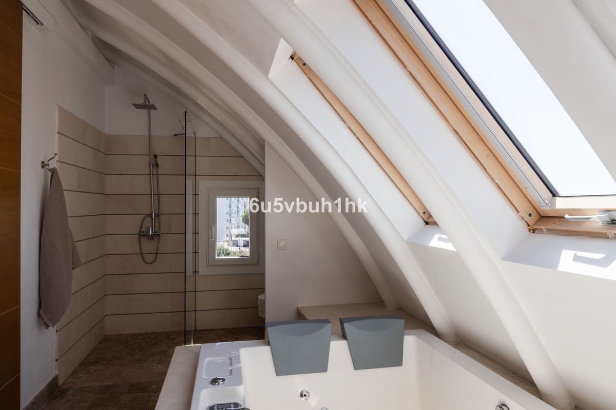 4 bedroom Semi-detached Villa for sale in Fuengirola with pool garage - € 595,000 (Ref: 9479987)