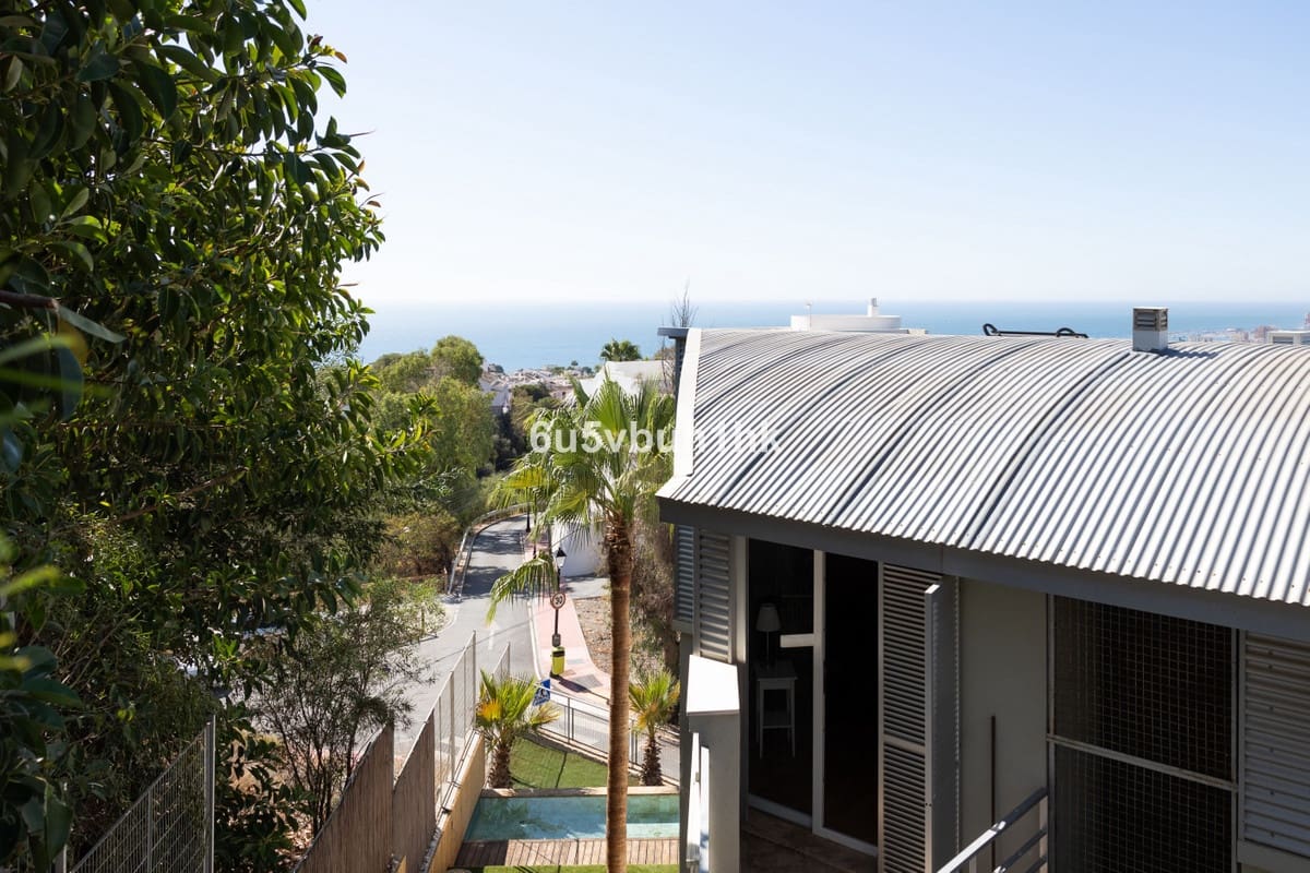 4 bedroom Semi-detached Villa for sale in Fuengirola with pool garage - € 595,000 (Ref: 9479987)