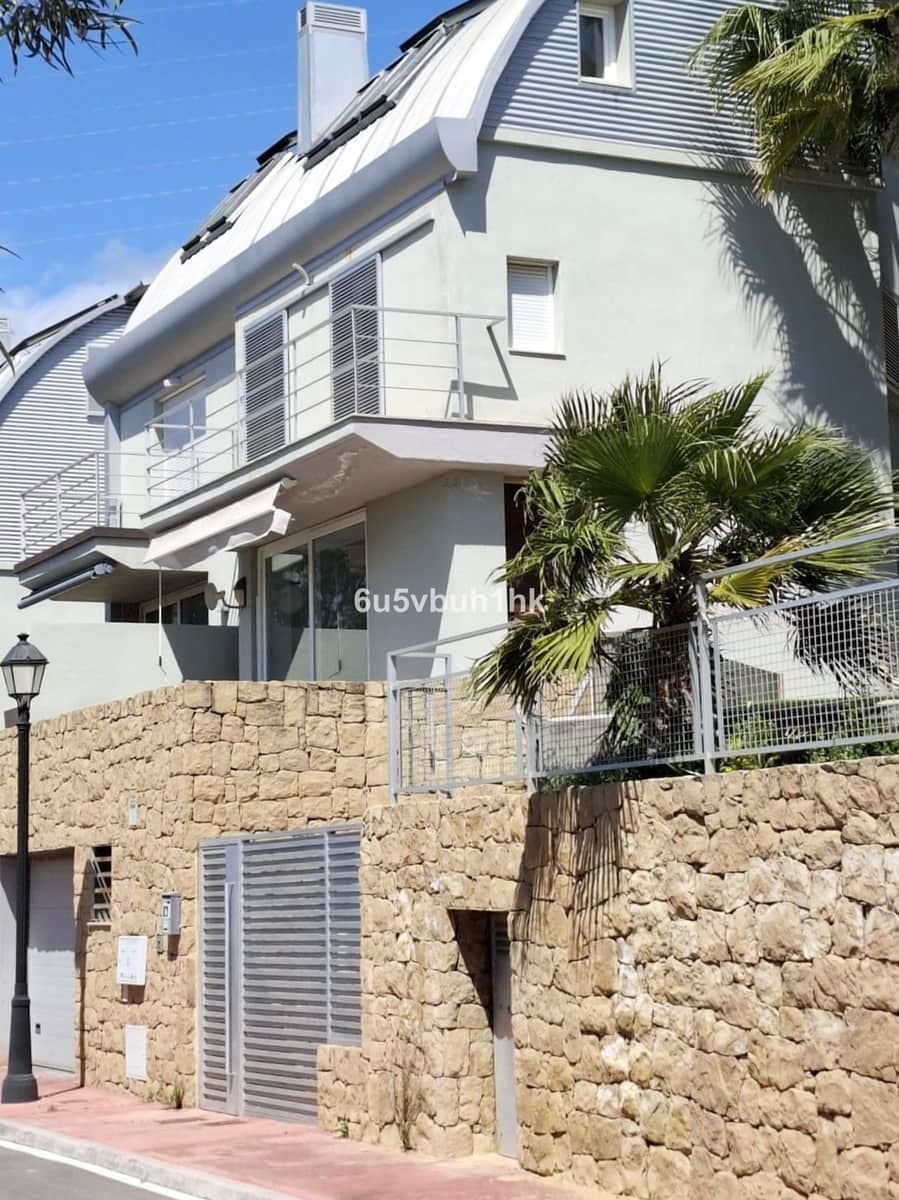 4 bedroom Semi-detached Villa for sale in Fuengirola with pool garage - € 595,000 (Ref: 9479987)