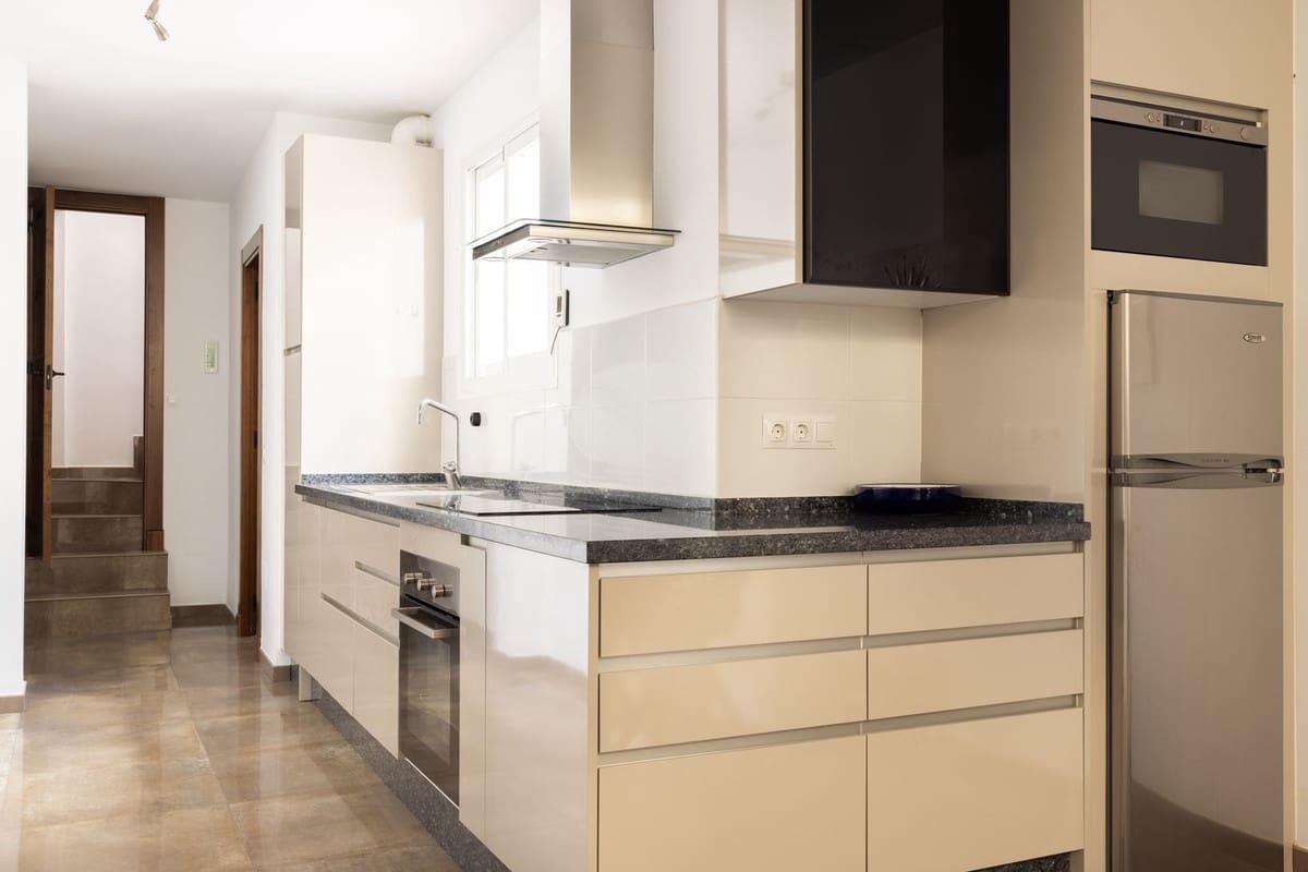 Casa de 3 habitaciones en Estepona en venta con garaje - 595.000 € (Ref: 9479988)