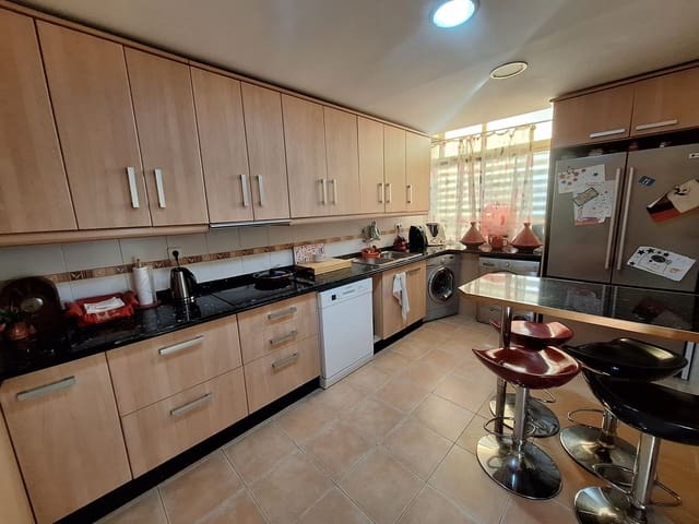 4 soveværelse Penthouse til salg i Marbella med swimmingpool - € 598.000 (Ref: 9479995)