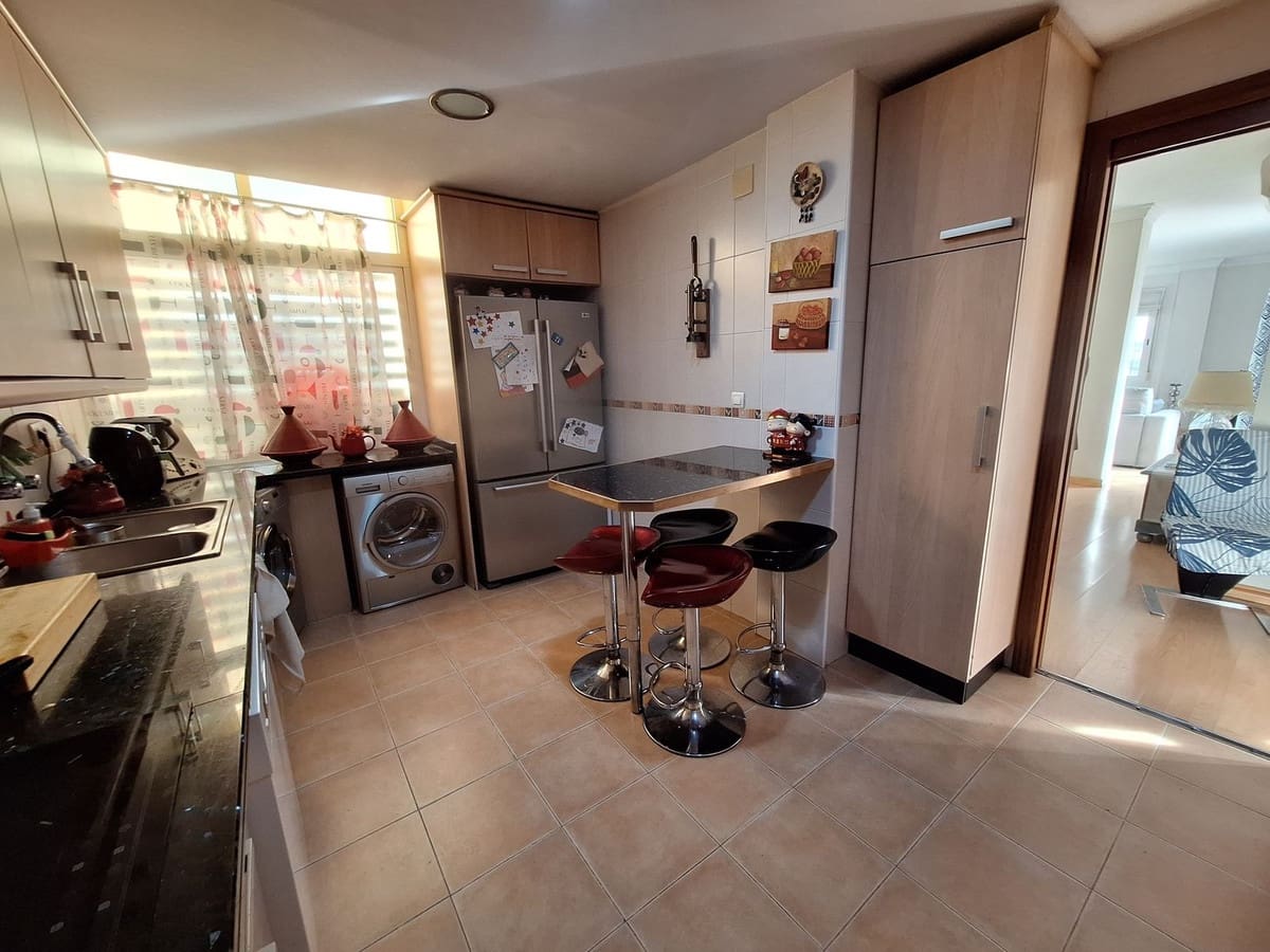 4 soveværelse Penthouse til salg i Marbella med swimmingpool - € 598.000 (Ref: 9479995)